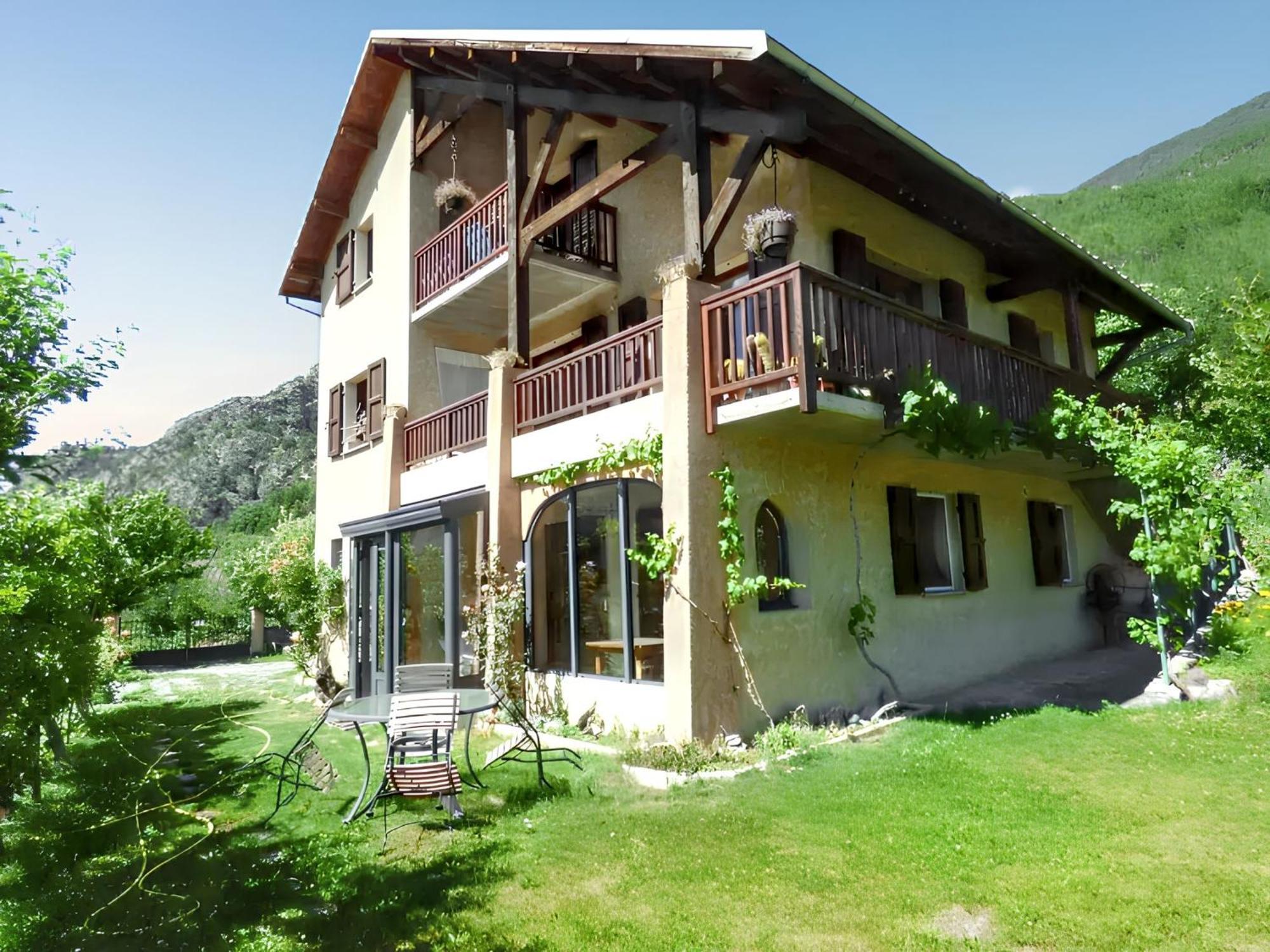 Appartement Paisible A Saint-Crepin Avec Vue Sur La Montagne Exterior foto